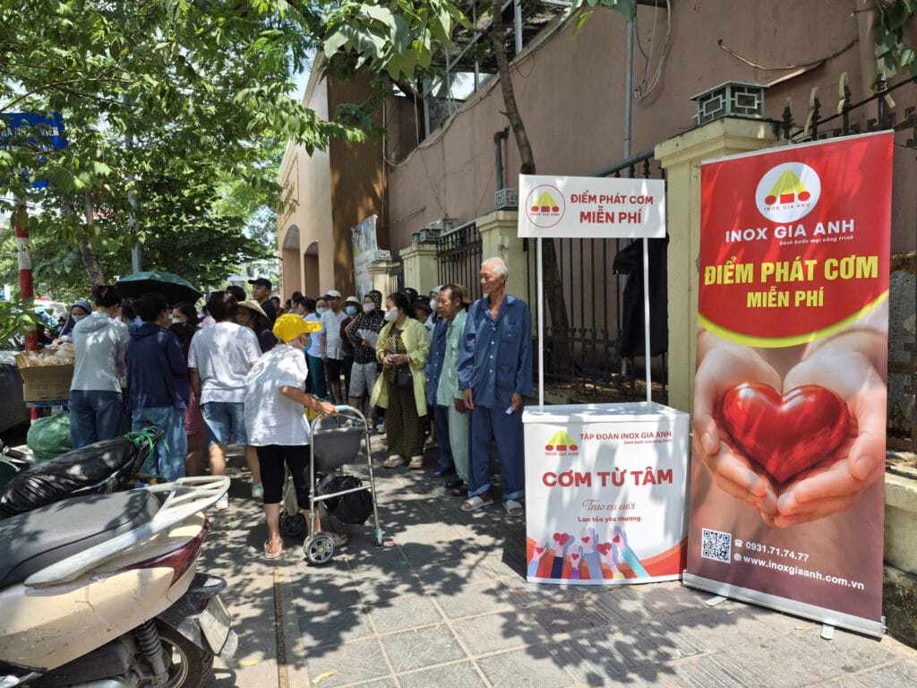 https://inoxgiaanh.com.vn/inox-gia-anh-lan-toa-yeu-thuong-voi-chuong-trinh-phat-com-mien-phi-com-tu-tam-tai-benh-vien-ung-buou.html/